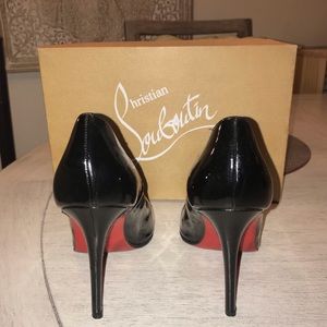 Pre-loved Christian Louboutin simple patent pumps